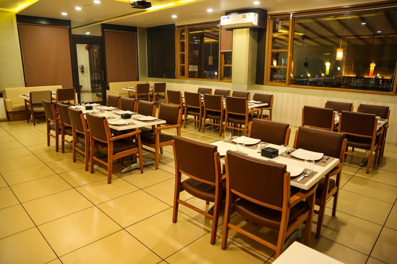 Hotel Saheb Panvel Bagian luar foto