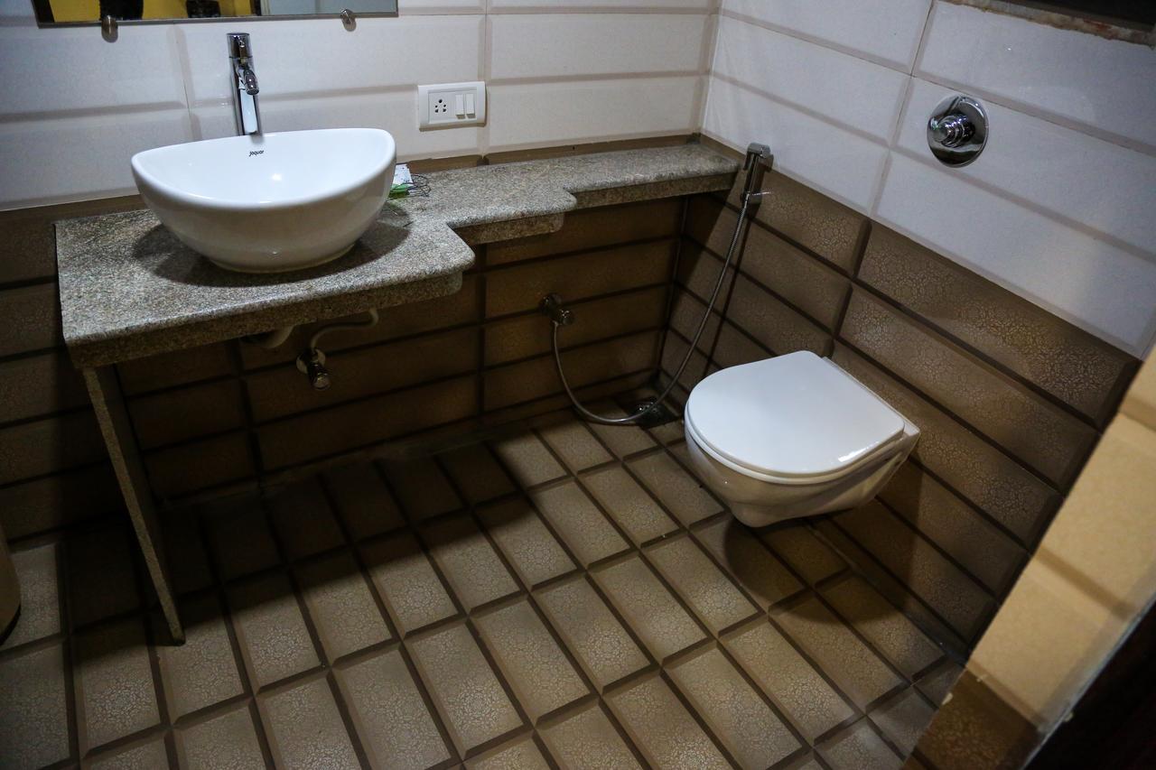 Hotel Saheb Panvel Bagian luar foto