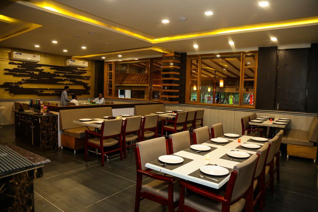 Hotel Saheb Panvel Bagian luar foto